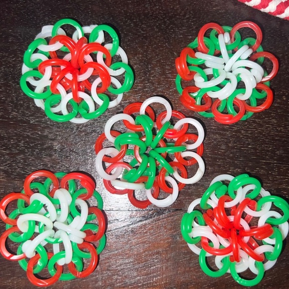 Chinese Jacks: Five (5) Vintage XL Flower Charm Style Jax in Red/Green/White - Picture 1 of 4